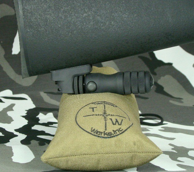 Accu-Shot Precision Monopod - Locking version with mid-range Quick Knob